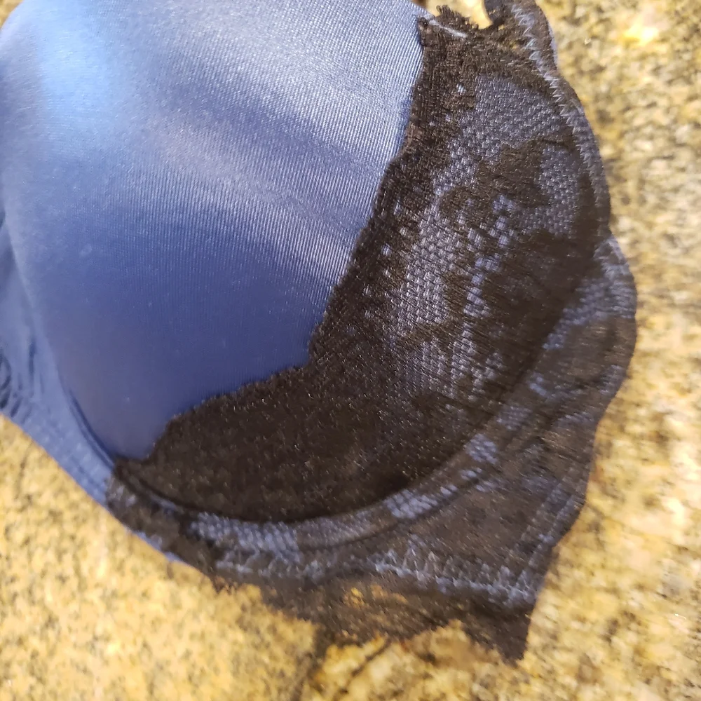 Victoria's Secret Balconet Bra Size: 34C